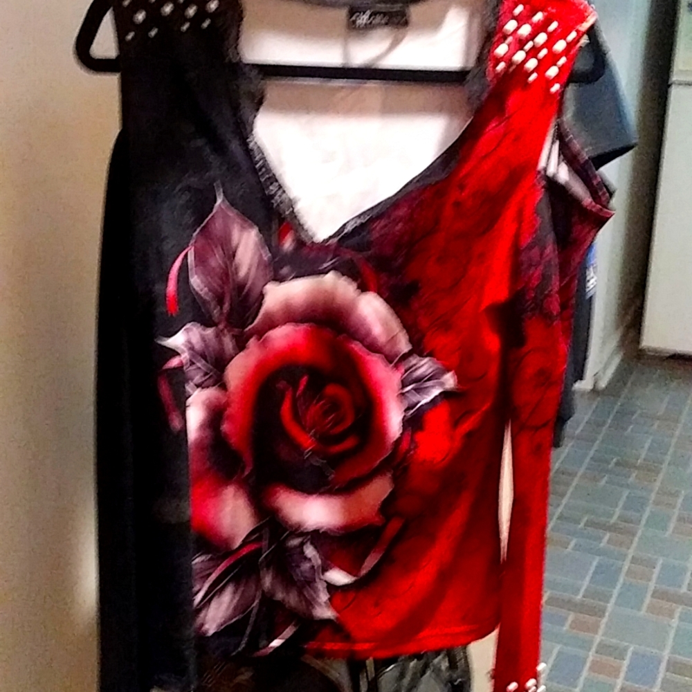 Beautiful top XL roses black and red
